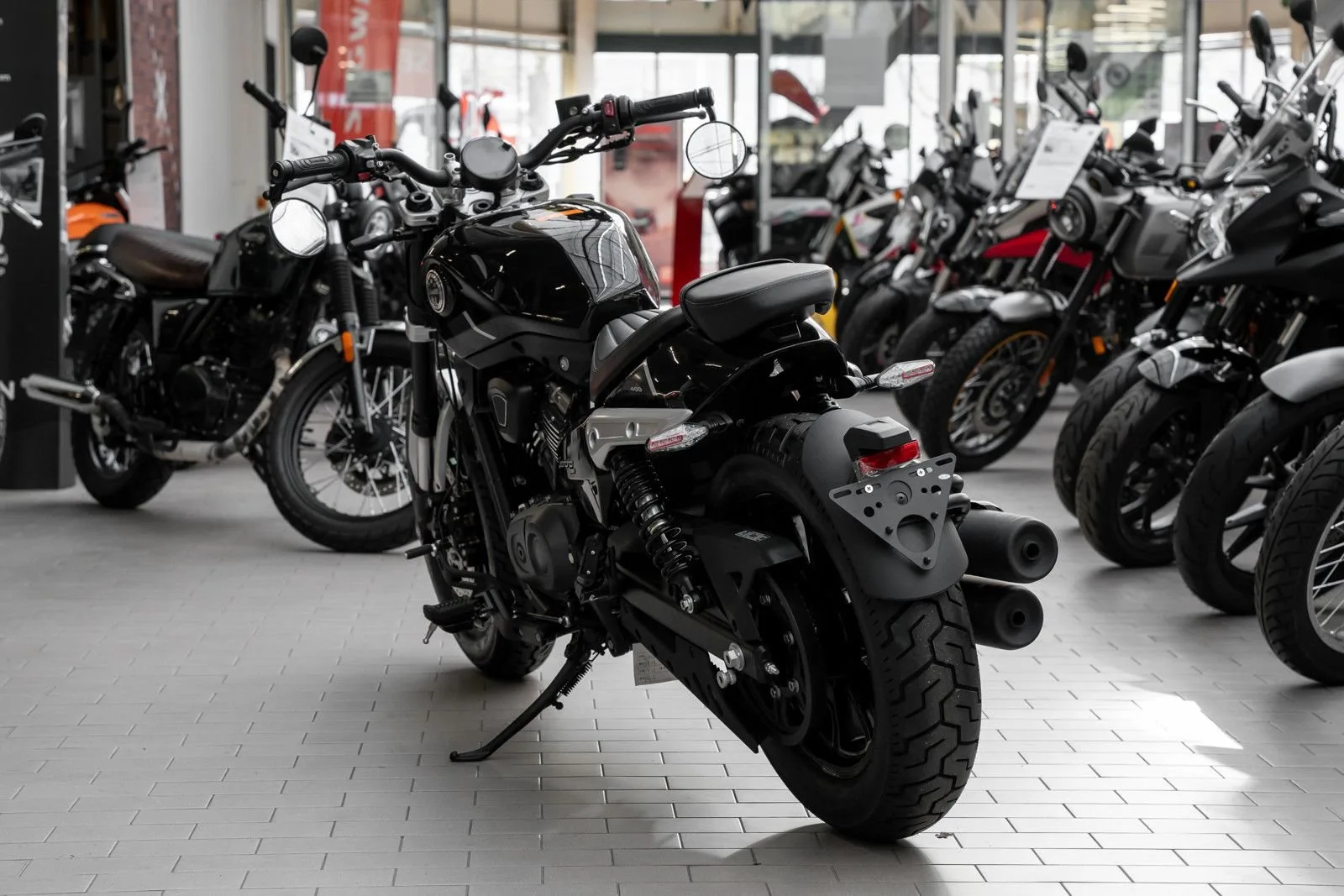 Benelli Leoncino Bobber 400