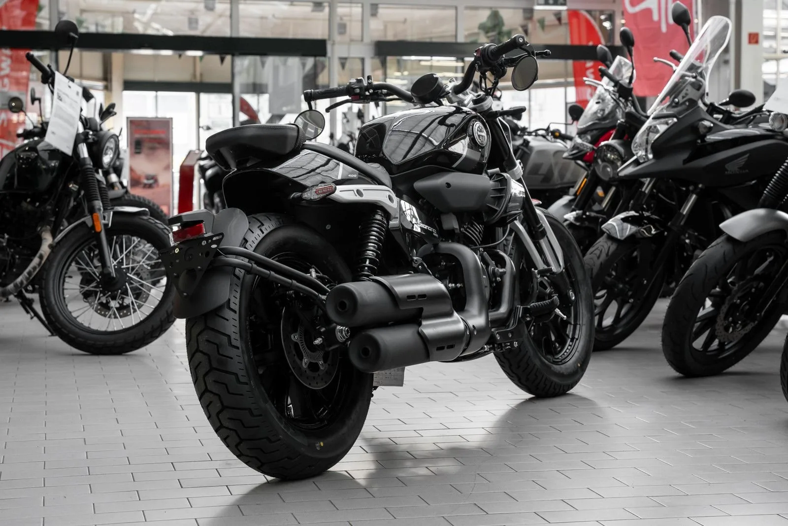 Benelli Leoncino Bobber 400