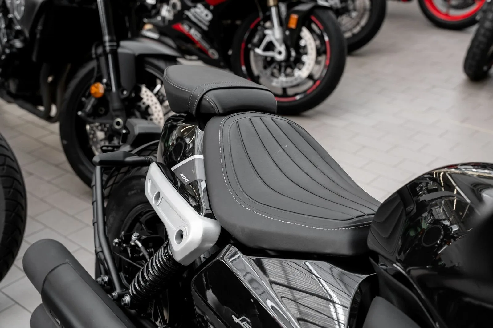 Benelli Leoncino Bobber 400