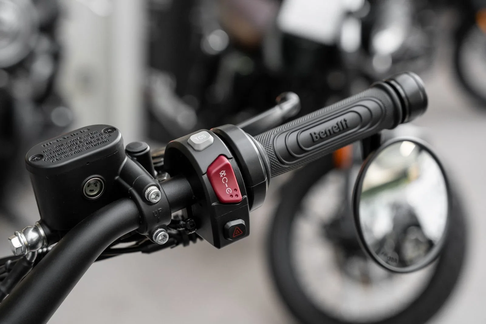 Benelli Leoncino Bobber 400