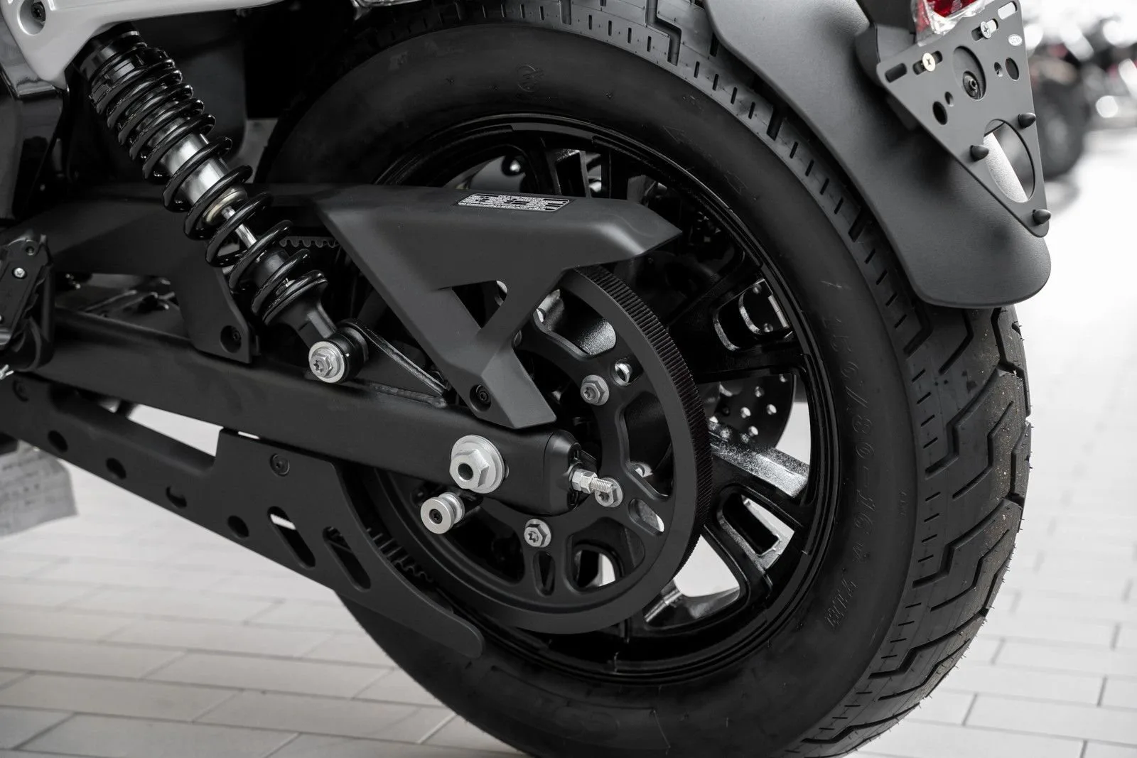 Benelli Leoncino Bobber 400