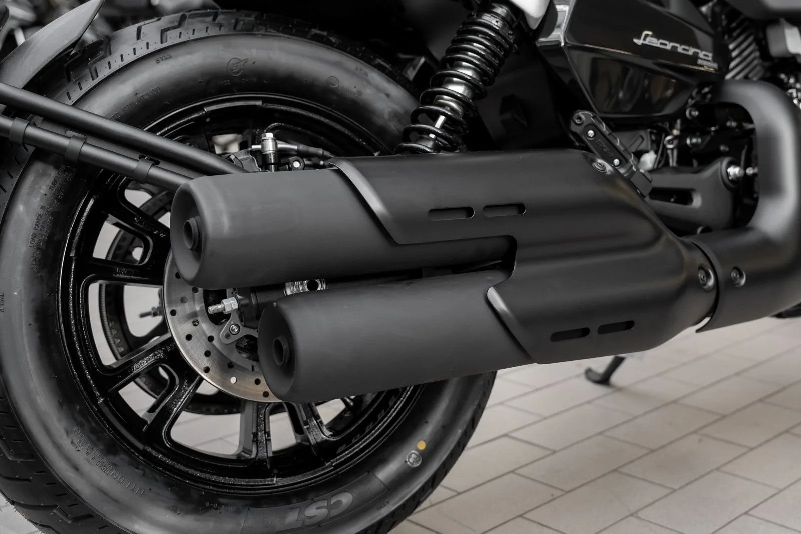 Benelli Leoncino Bobber 400
