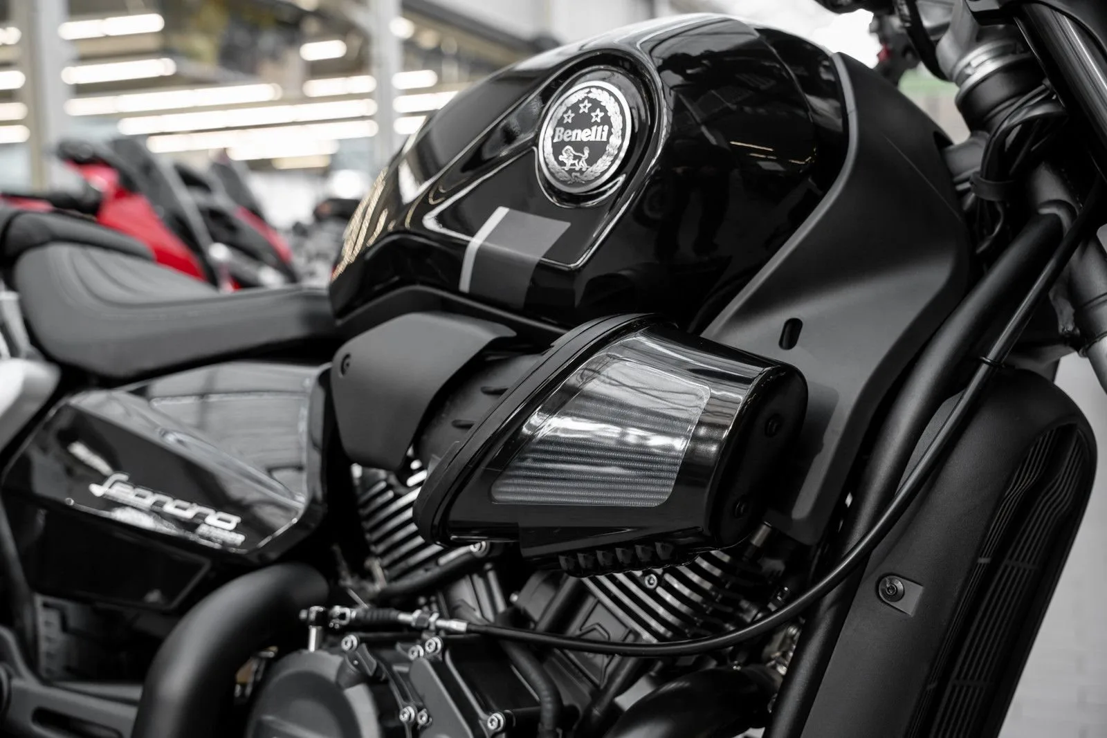 Benelli Leoncino Bobber 400