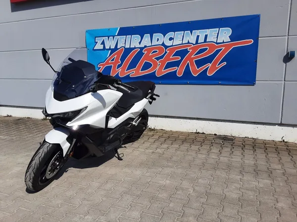 Honda Forza 750