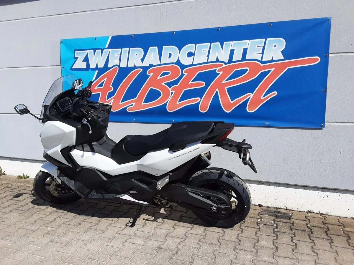 Honda Forza 750