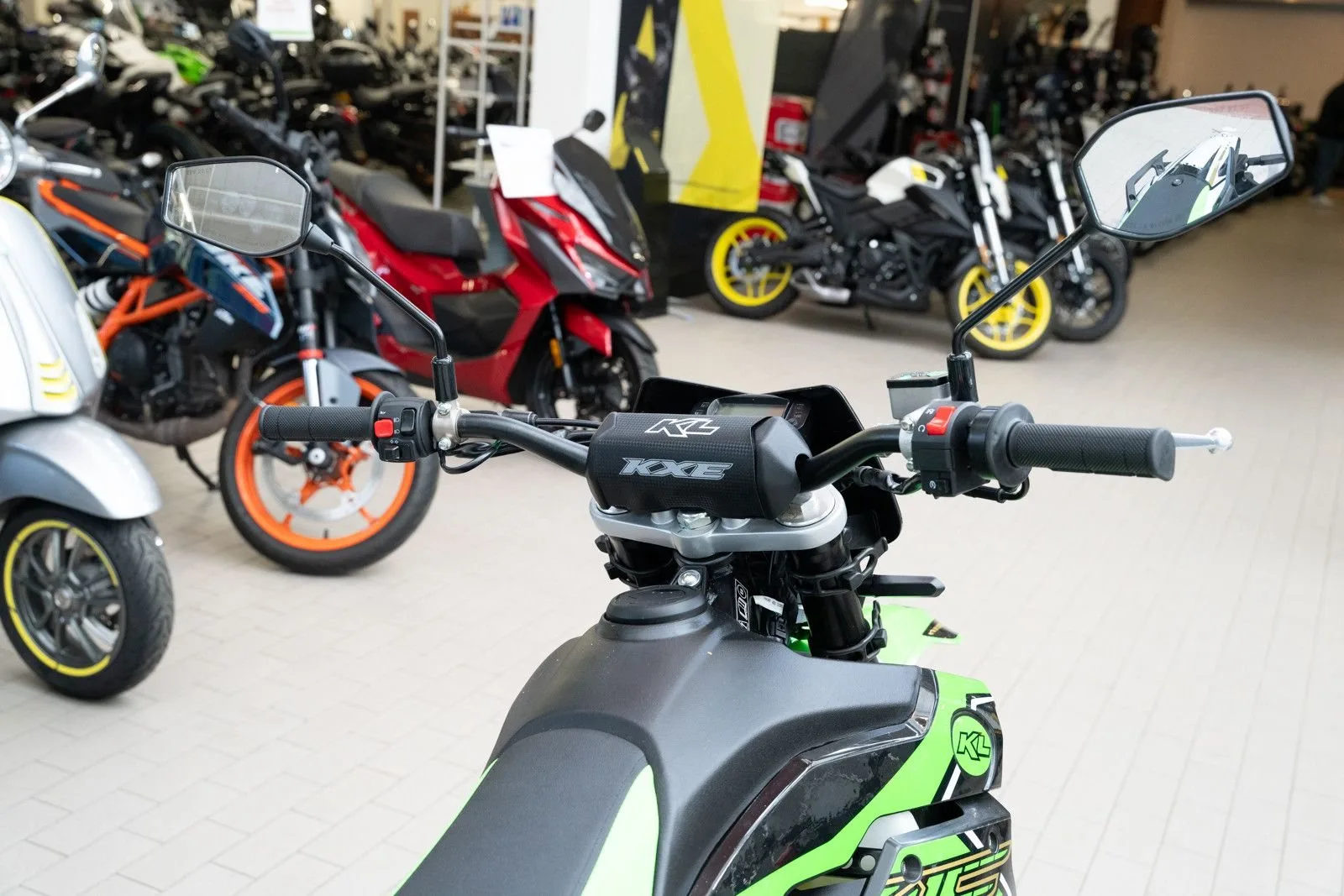 KL Motors KXE 125