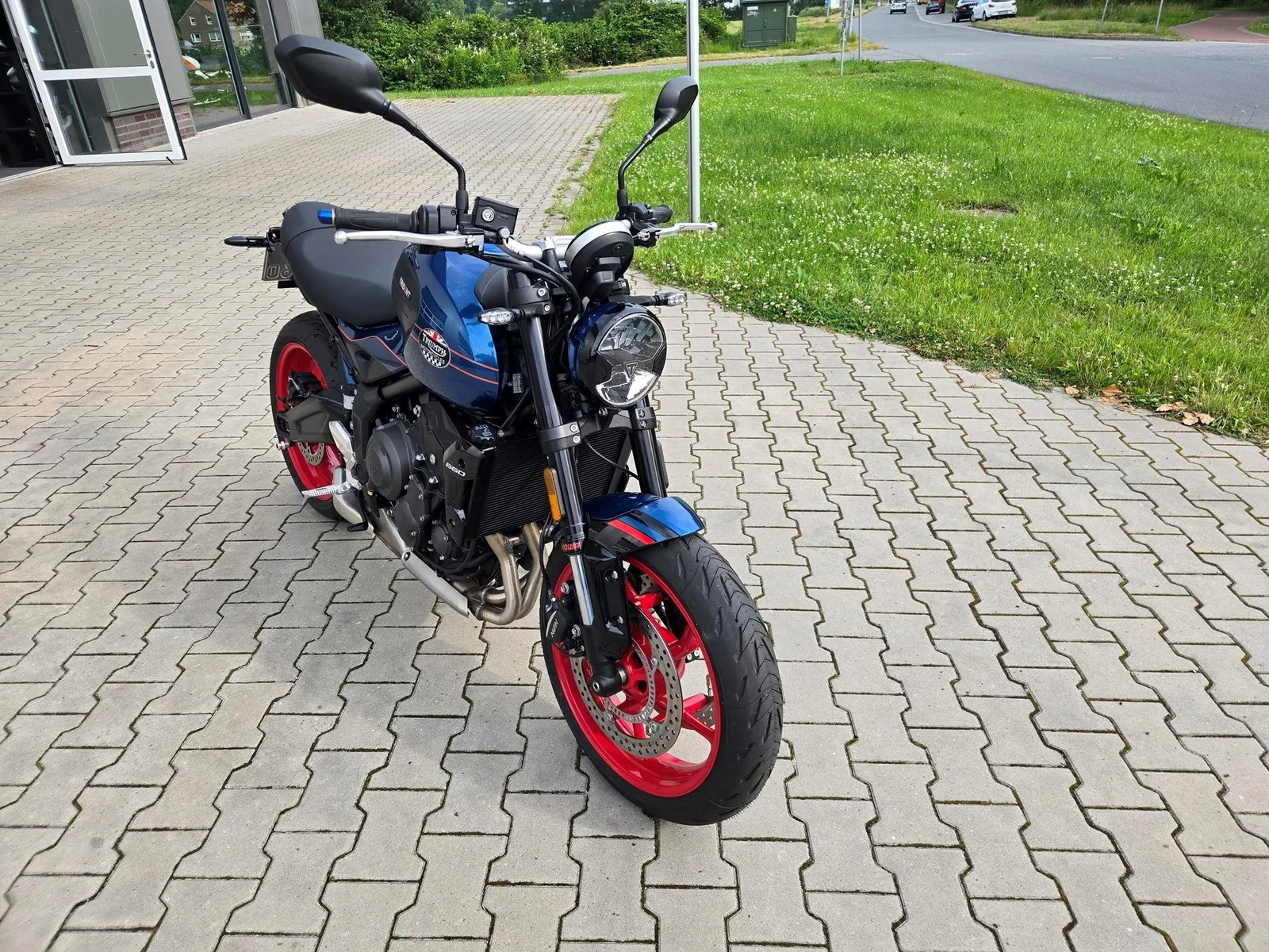 Triumph Trident 660 Triple Tribute