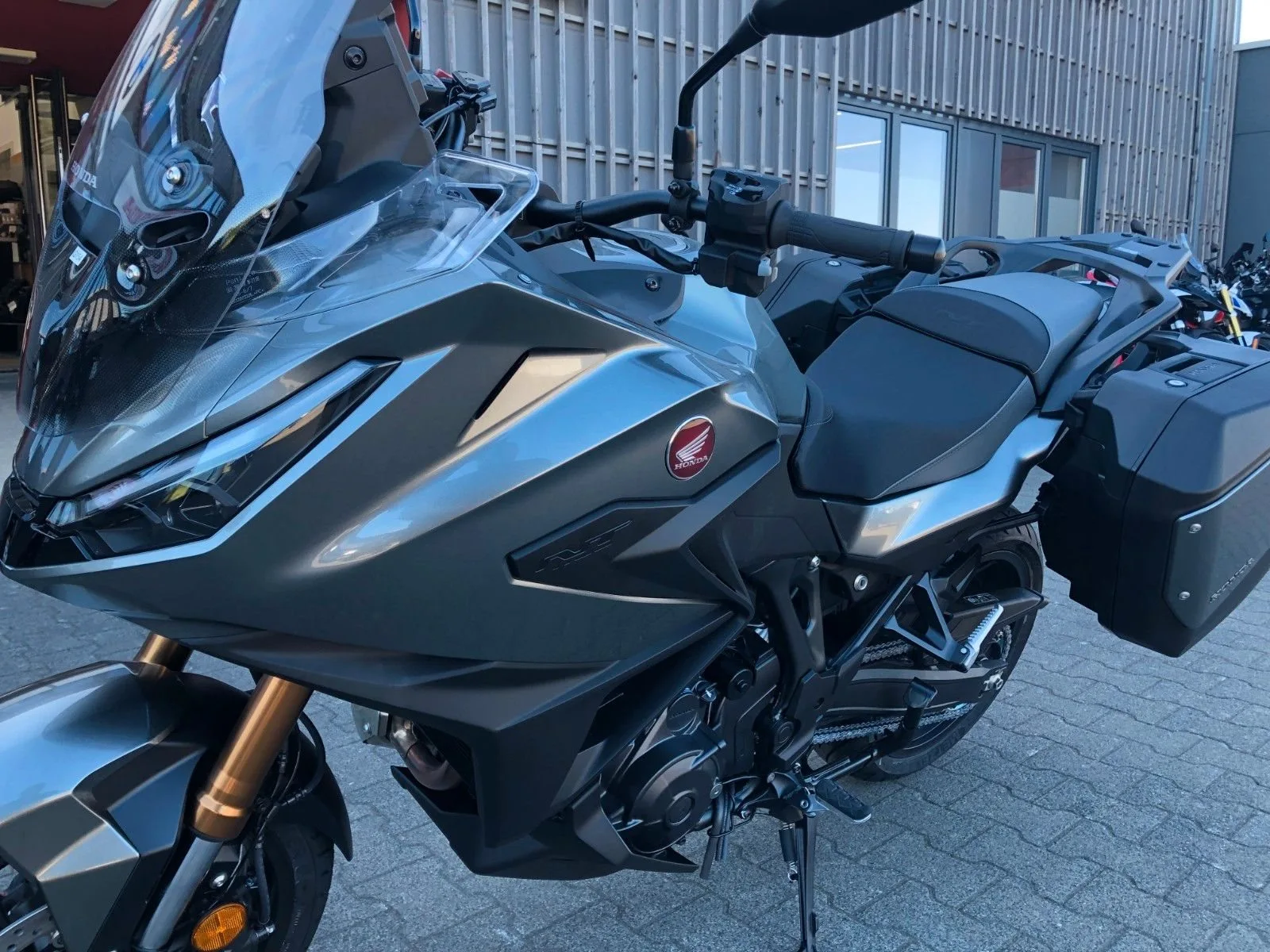 Honda NT1100 DCT Electronic Suspension