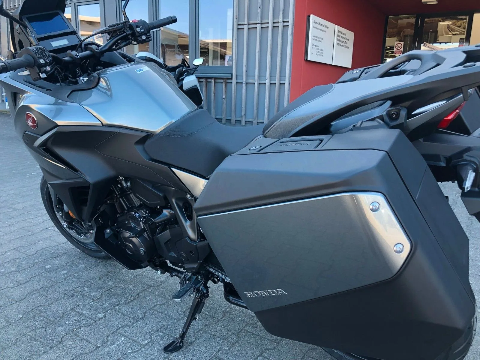 Honda NT1100 DCT Electronic Suspension
