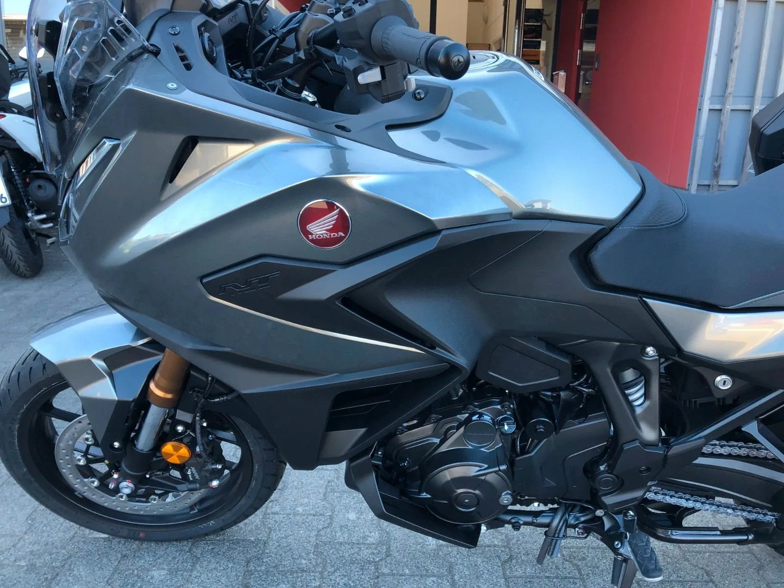 Honda NT1100 DCT Electronic Suspension
