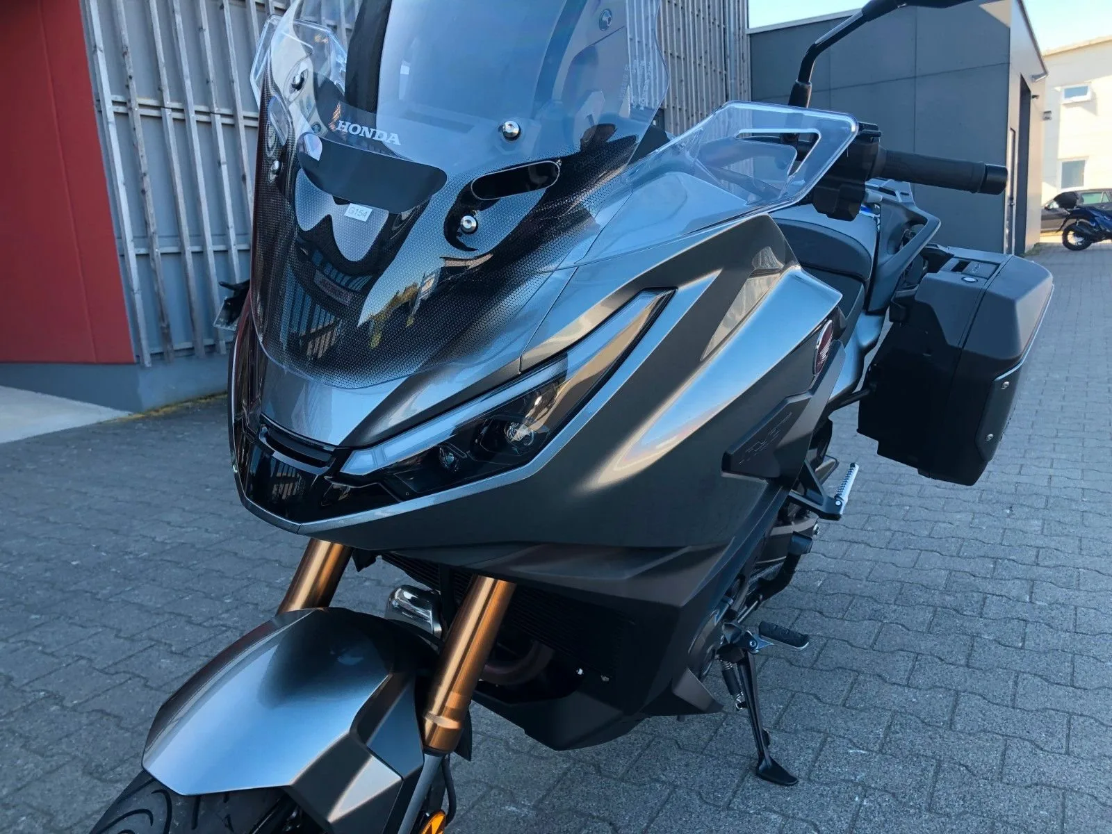 Honda NT1100 DCT Electronic Suspension