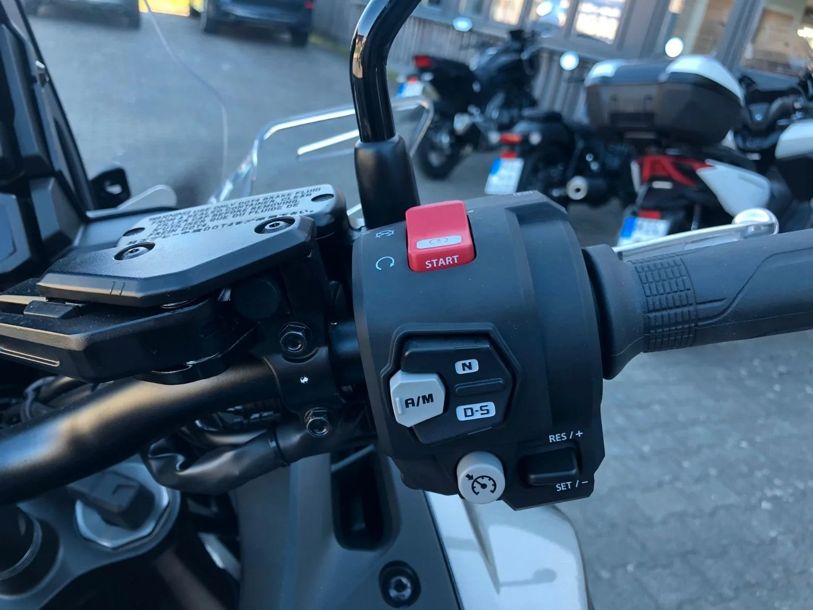 Honda NT1100 DCT Electronic Suspension