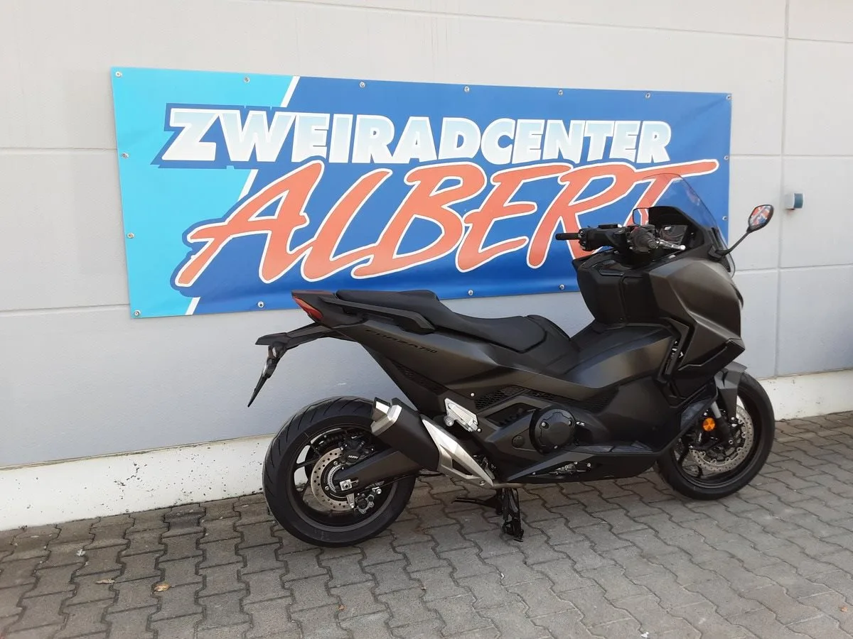 Honda Forza 750