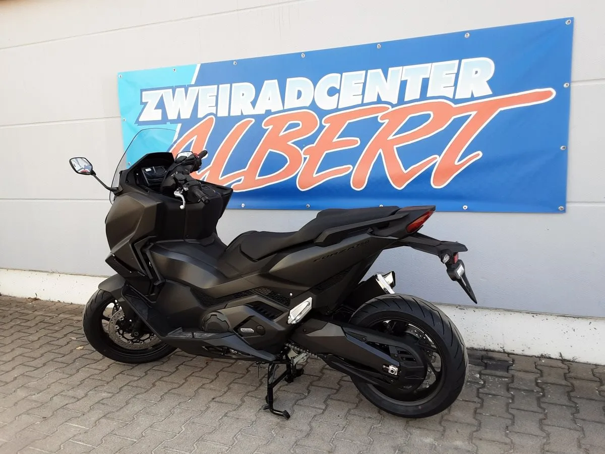 Honda Forza 750