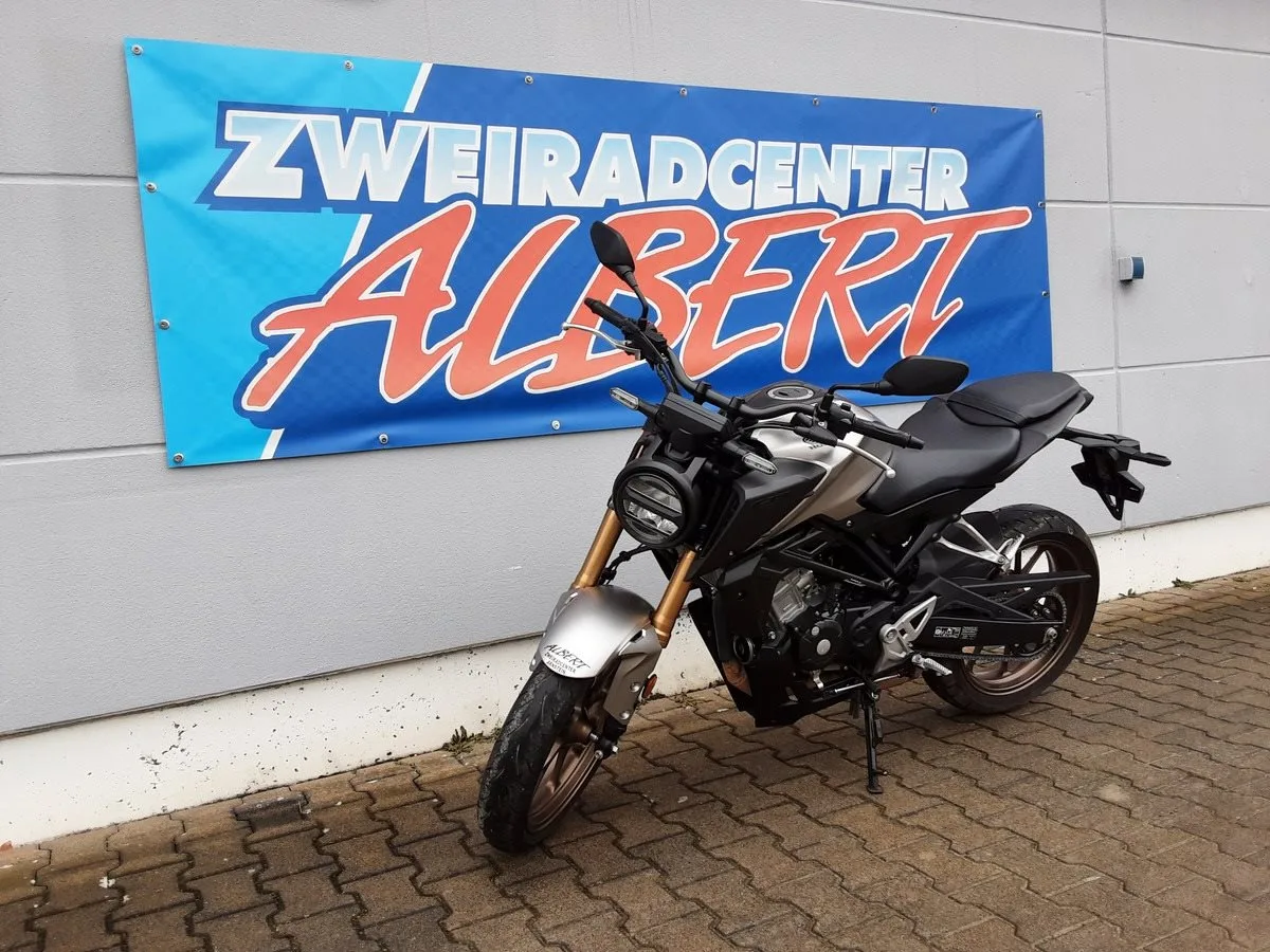 Honda CB125R ABS €5