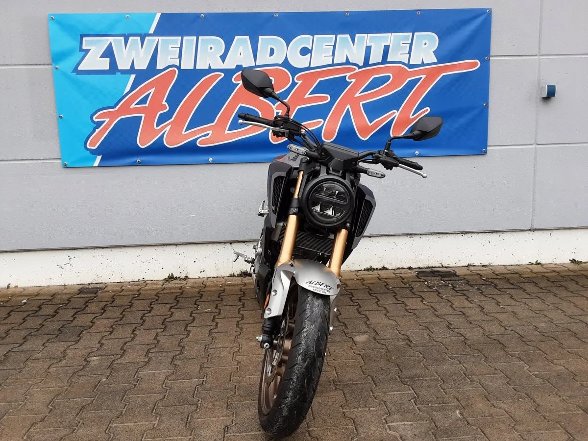 Honda CB125R ABS €5