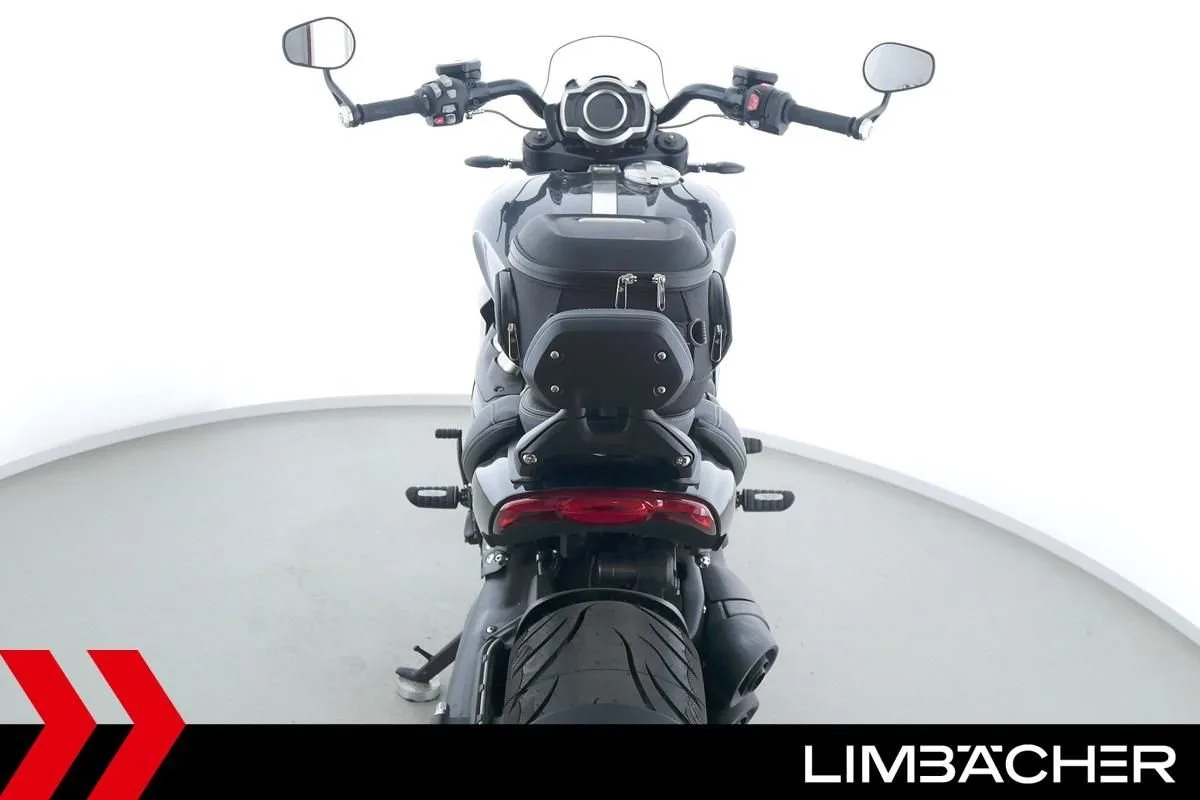 Triumph Rocket 3 Storm GT