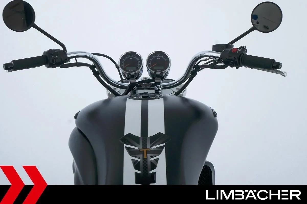 Triumph Rocket III Roadster