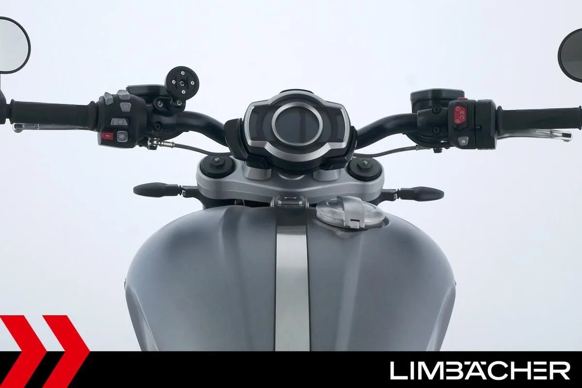 Triumph Rocket 3 R