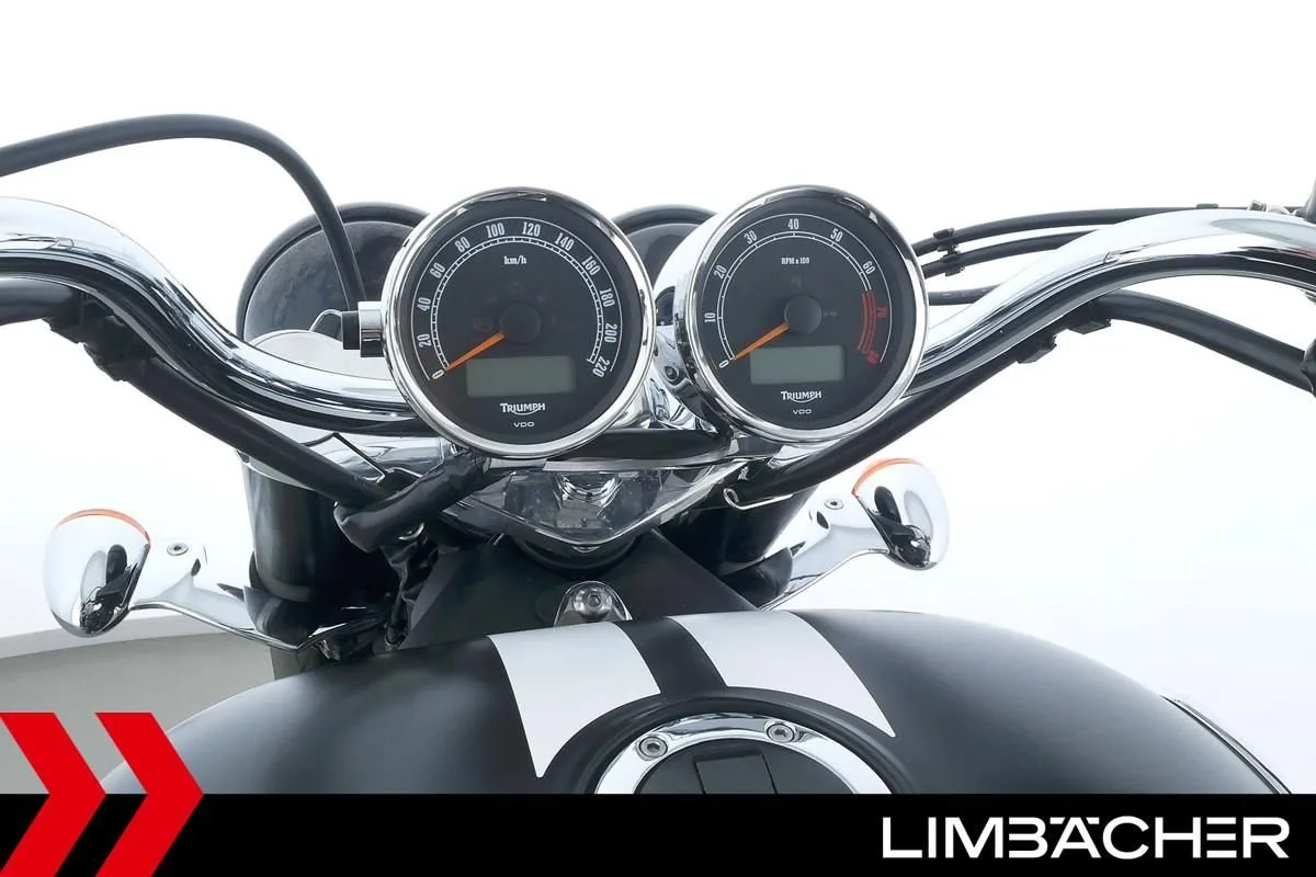 Triumph Rocket III Roadster