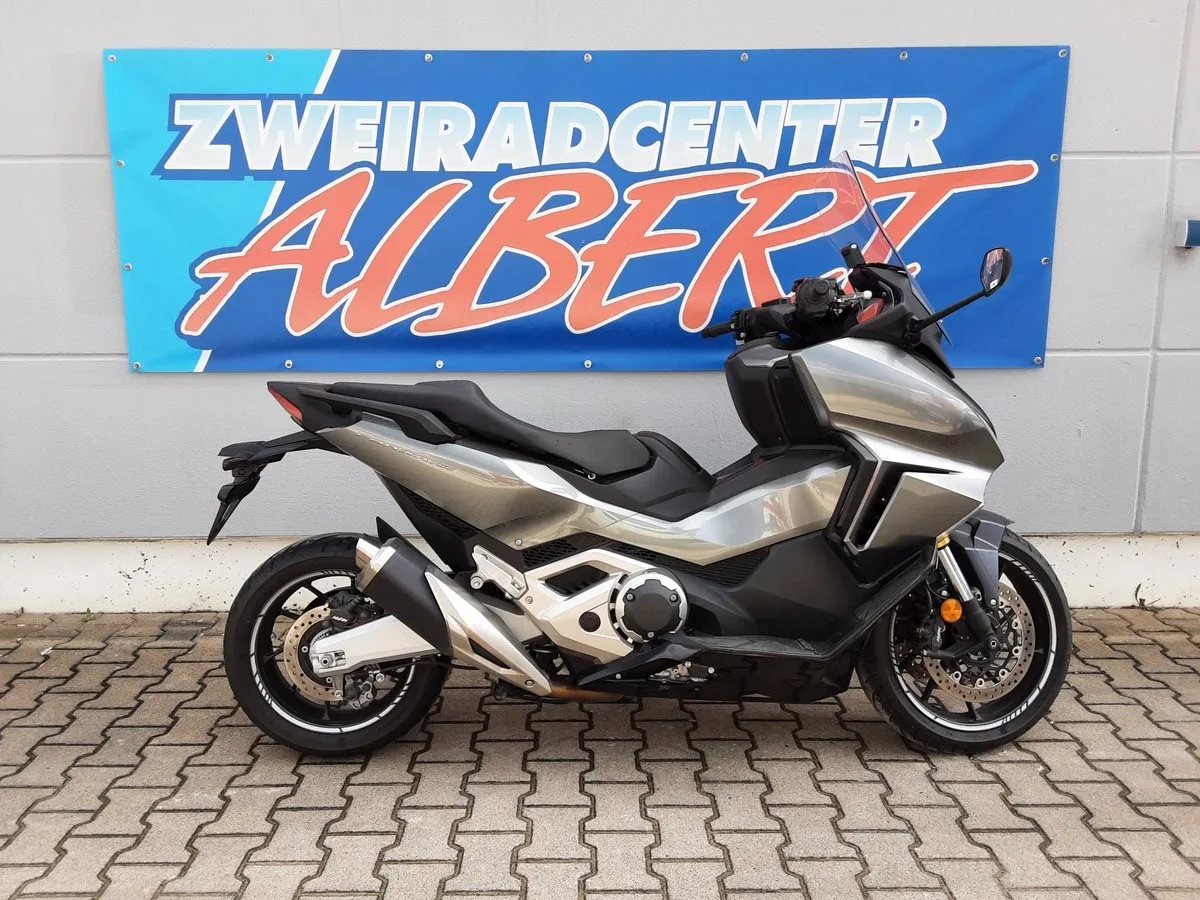 Honda Forza 750