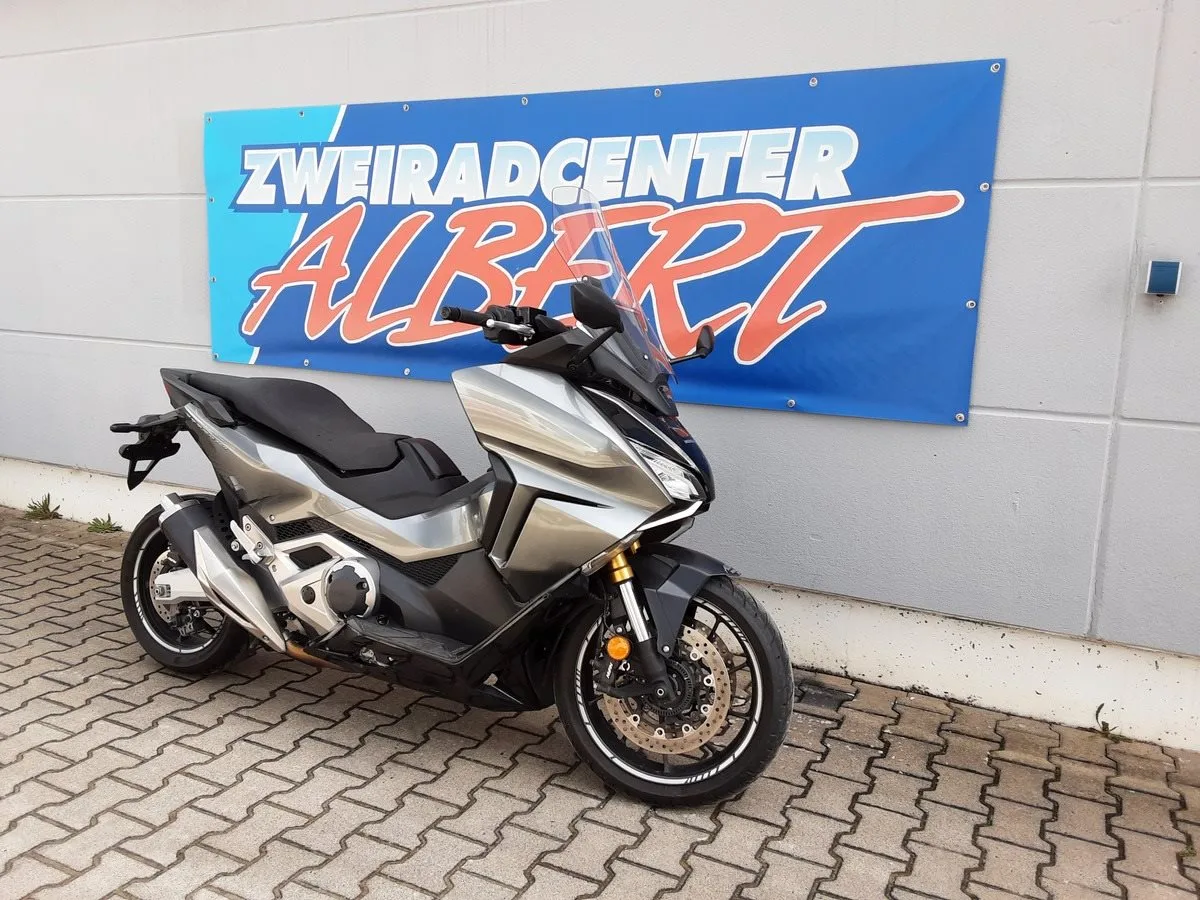 Honda Forza 750