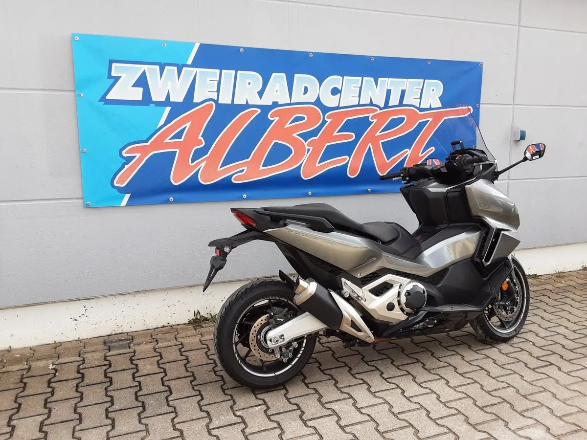 Honda Forza 750