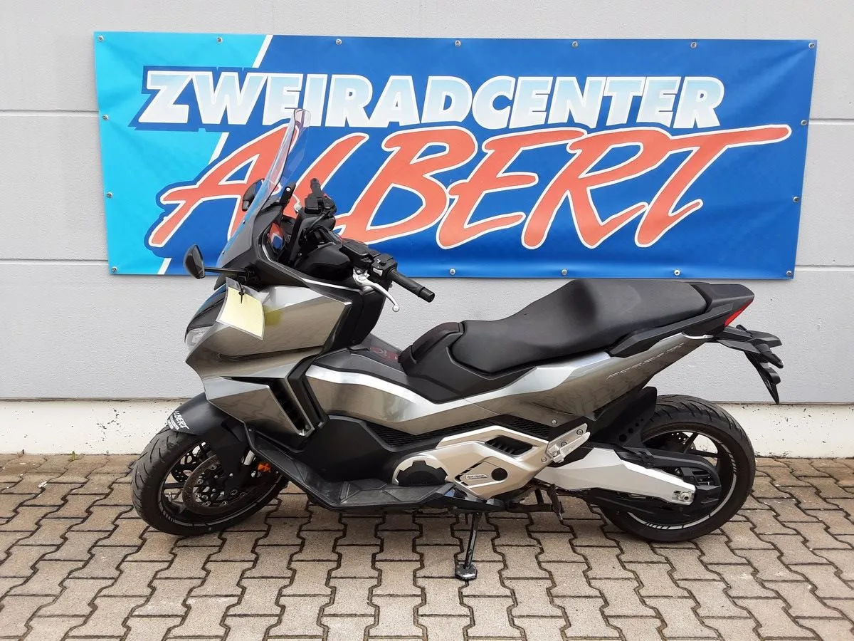 Honda Forza 750