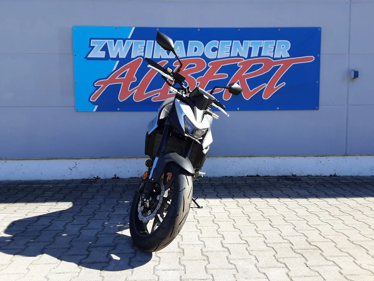 Honda CB750 Hornet €5+