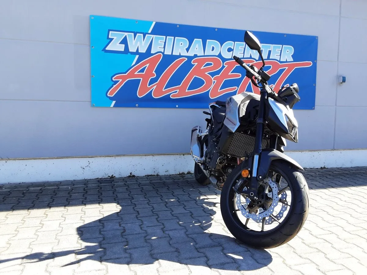 Honda CB750 Hornet €5+