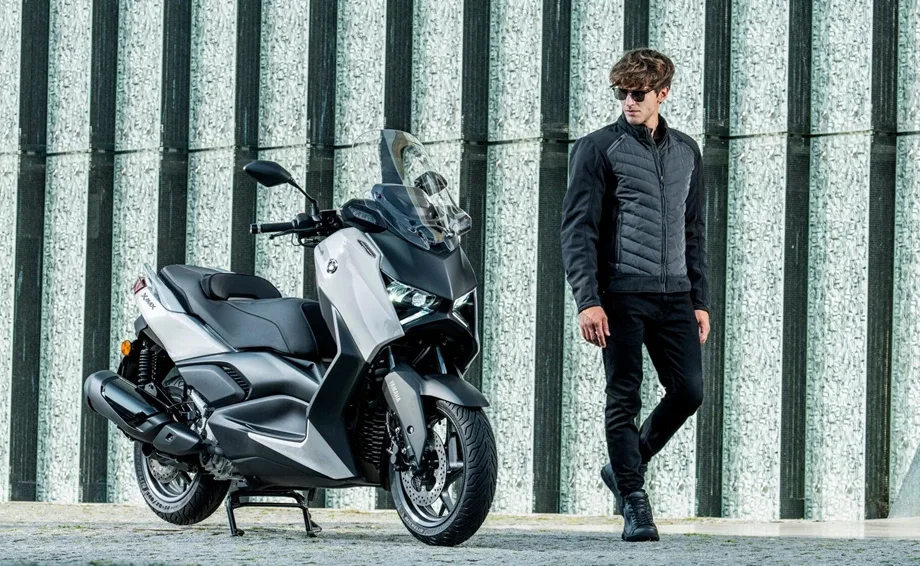 Yamaha XMAX 300 Tech MAX+, MY 2026 - Crystal Graphite