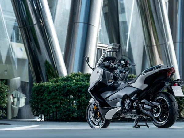 Yamaha TMAX Tech MAX, MY 2026- Ceramic Grey