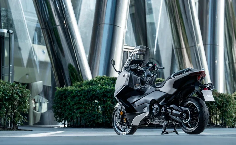 Yamaha TMAX Tech MAX, MY 2026- Ceramic Grey