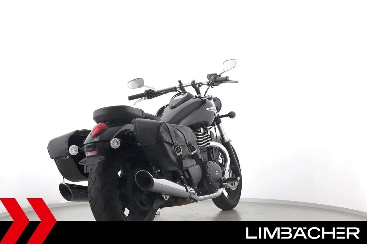 Triumph Thunderbird Storm