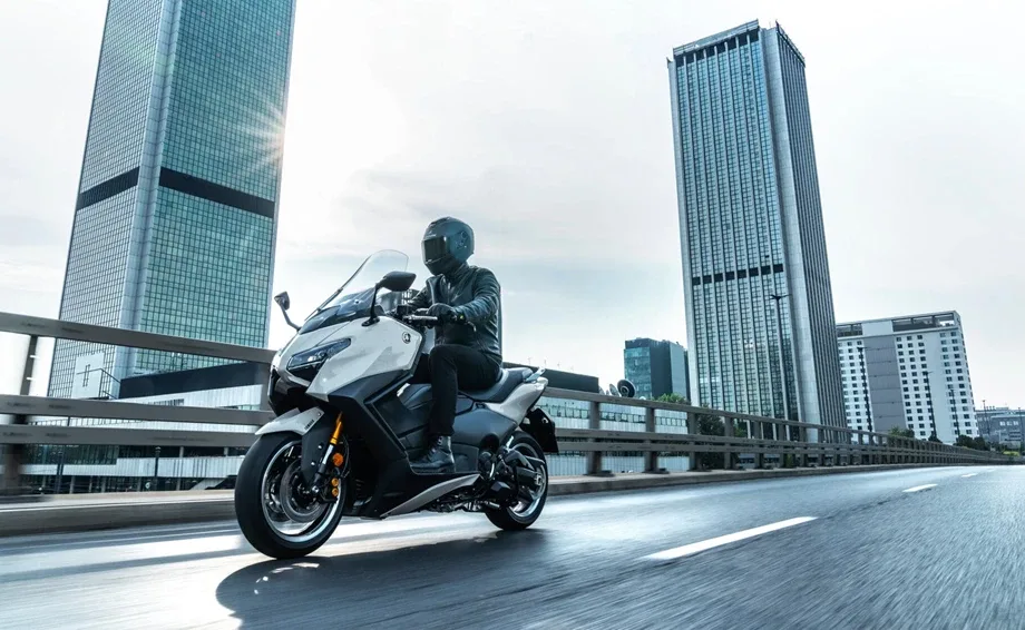 Yamaha TMAX Tech MAX, MY 2026- Ceramic Grey