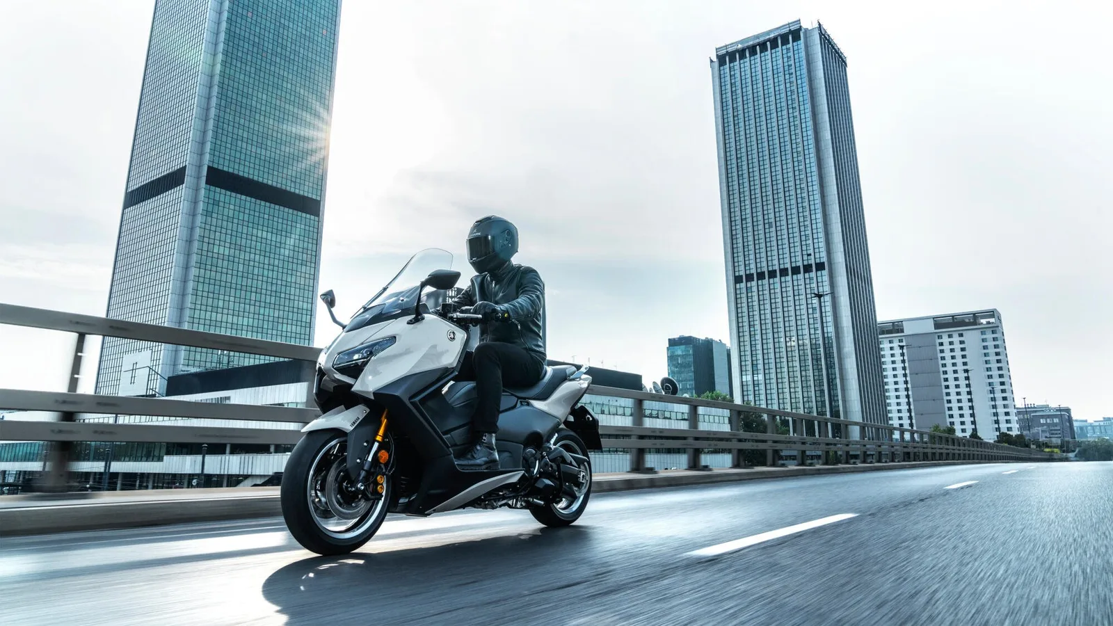 Yamaha TMAX Tech MAX, MY 2026- Ceramic Grey