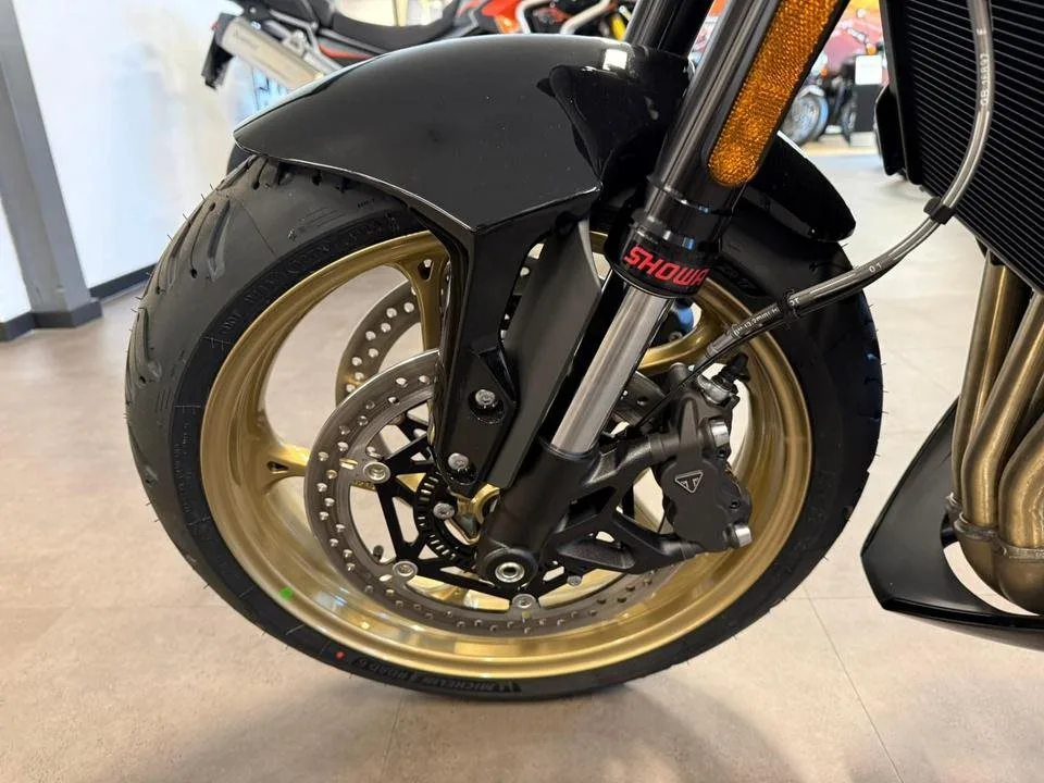 Triumph Trident 800