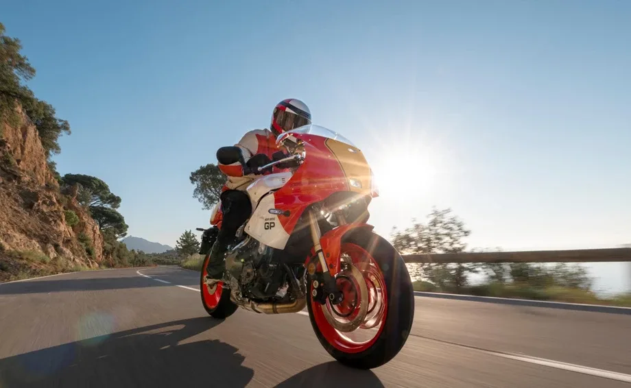 Yamaha XSR900 GP, MY 2026 - Legend Red