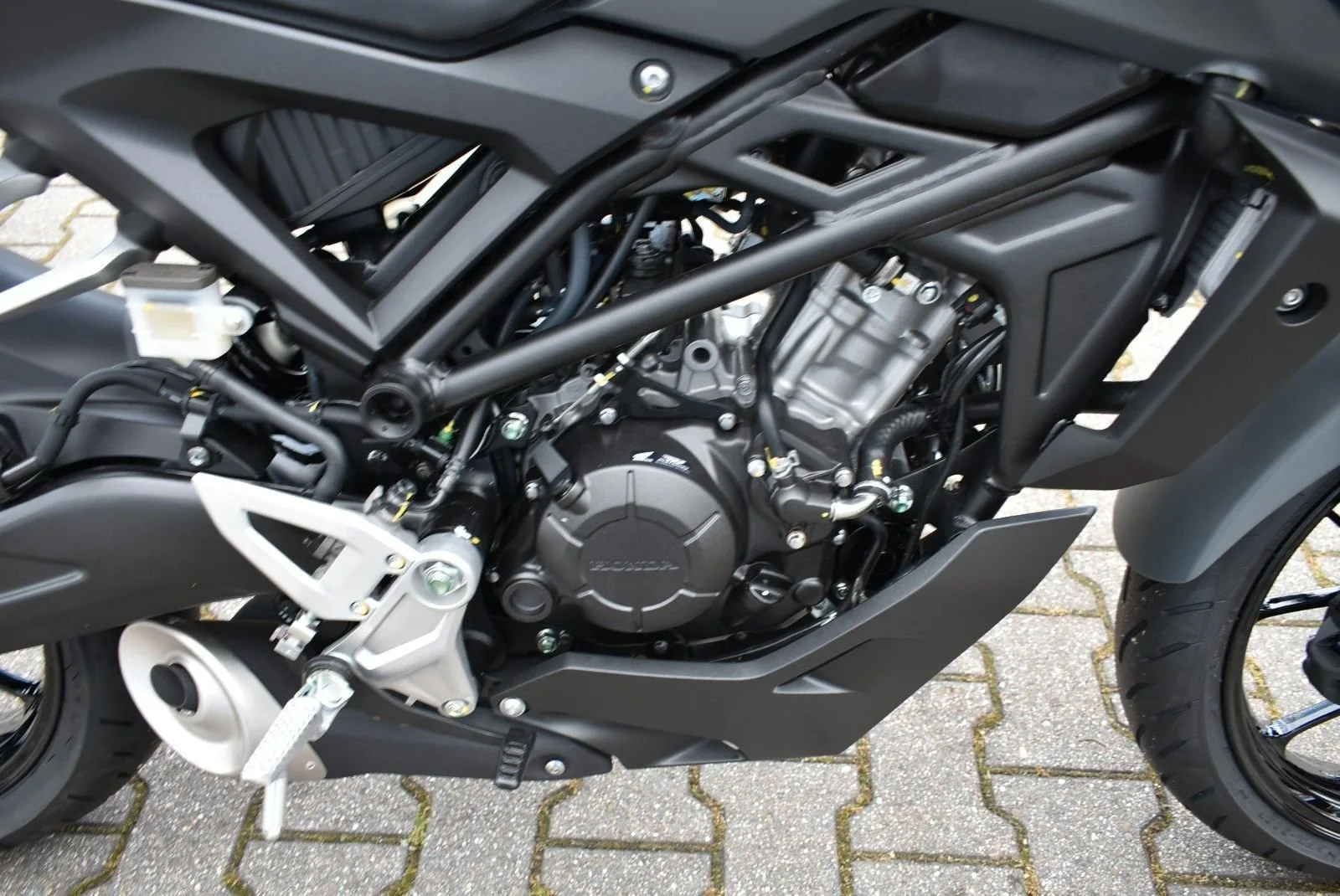 Honda CB125R MY 2026 6 Jahre Garantie