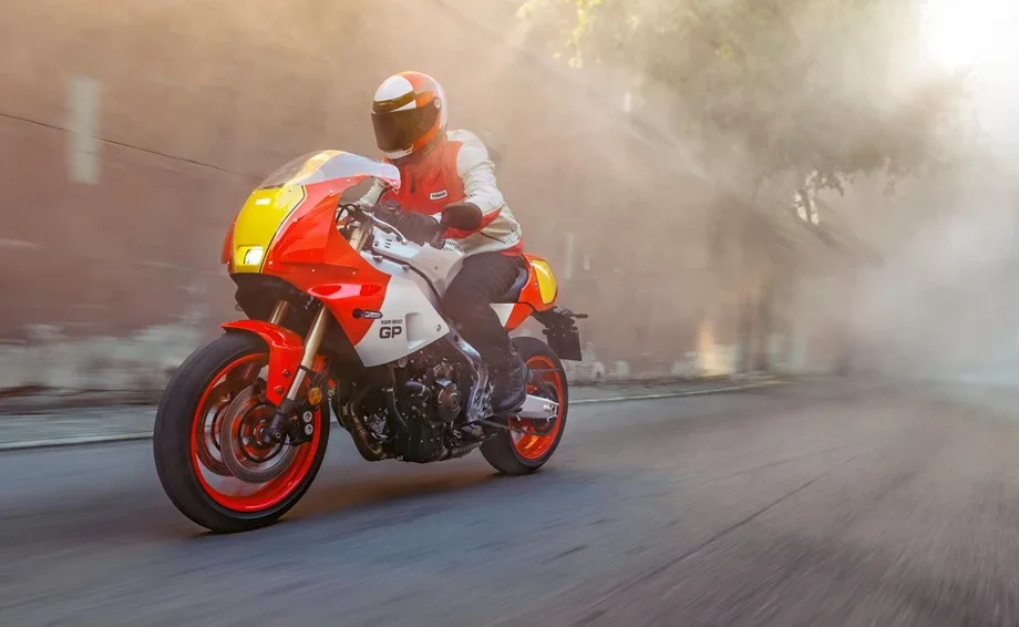 Yamaha XSR900 GP, MY 2026 - Power Grey