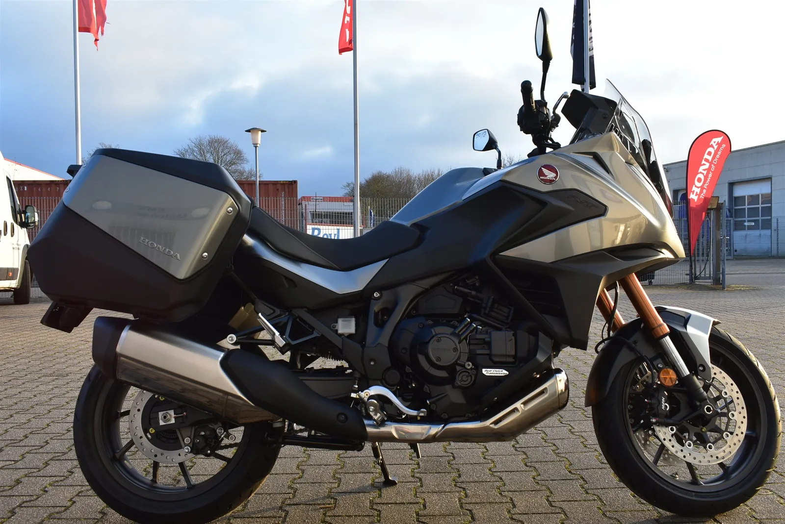 Honda NT1100 DCT Electronic Suspension Tageszulassung Modell 2026