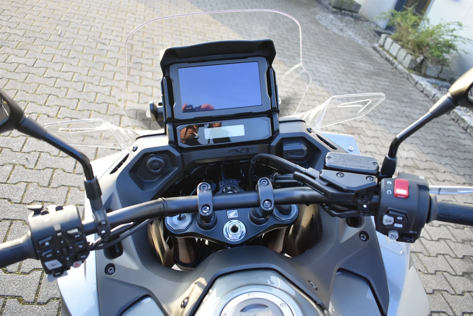 Honda NT1100 DCT Electronic Suspension Tageszulassung Modell 2026