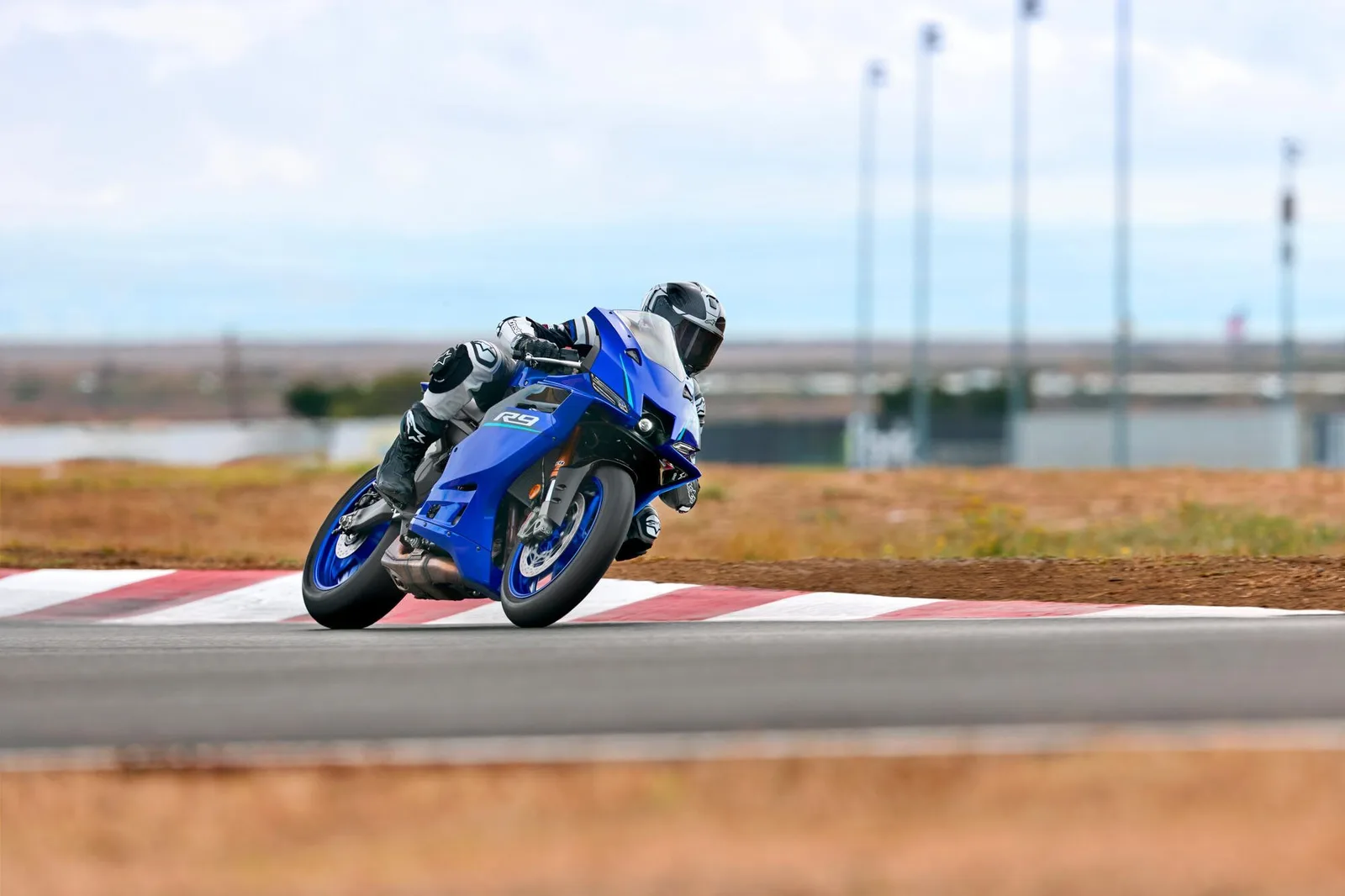 Yamaha R9 35kW, MY 2026 - Icon Blue