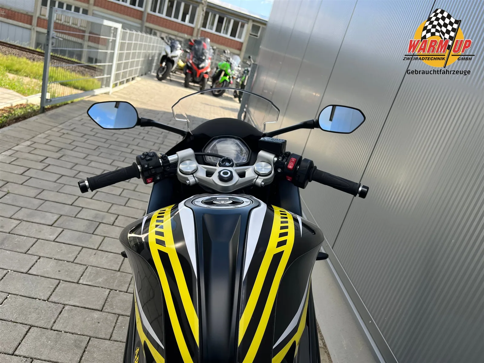 Triumph Daytona 660 inkl. Dekorsatz | wenig Km | A2 möglich