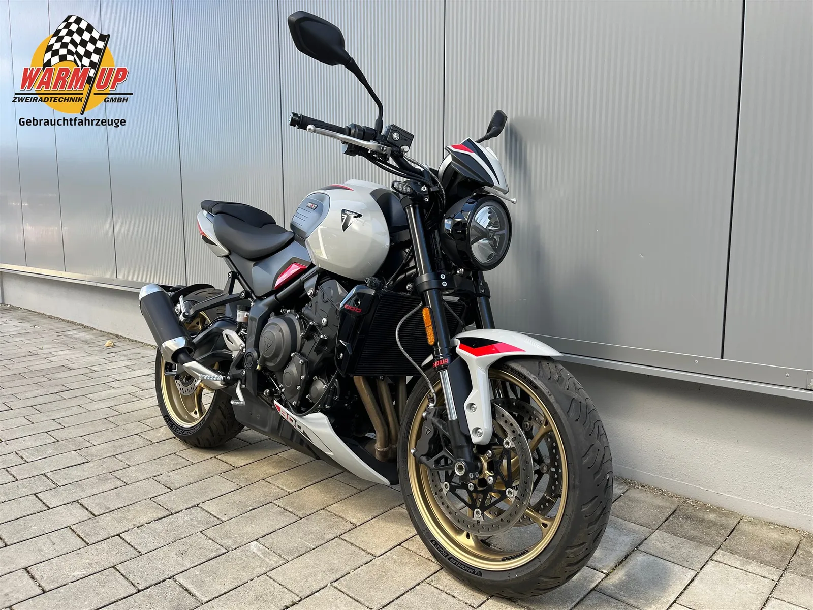 Triumph Trident 800 neuwertig | wenig Km