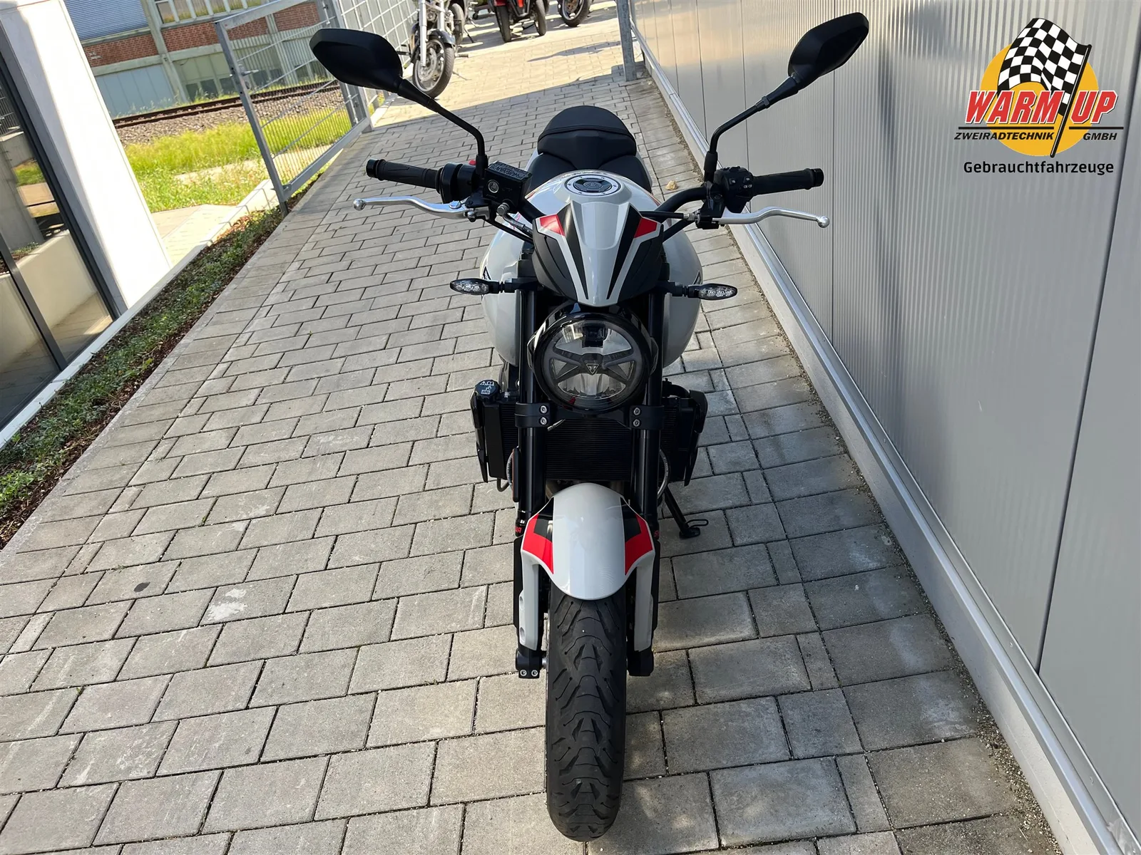 Triumph Trident 800 neuwertig | wenig Km