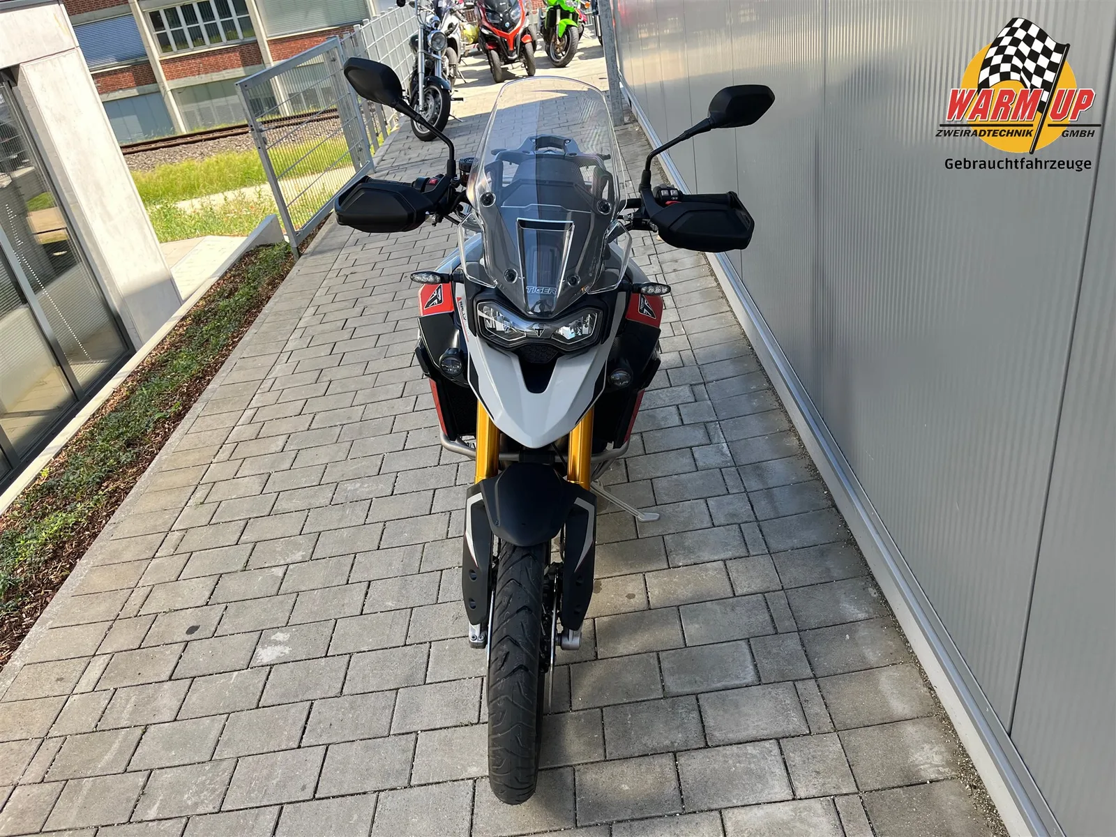 Triumph Tiger 900 Rally Pro inkl. Seitenkoffer