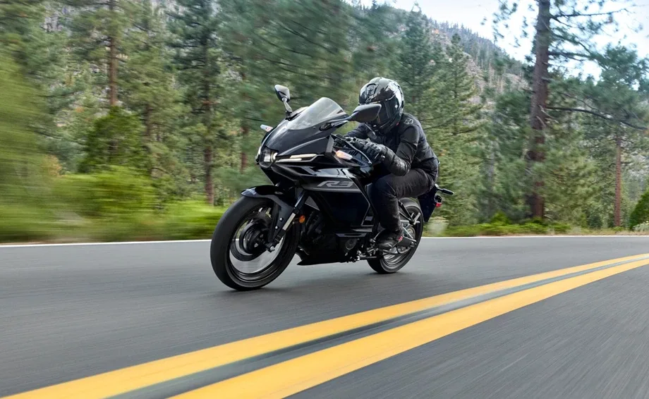 Yamaha R3, MY 2026 - Midnight Black