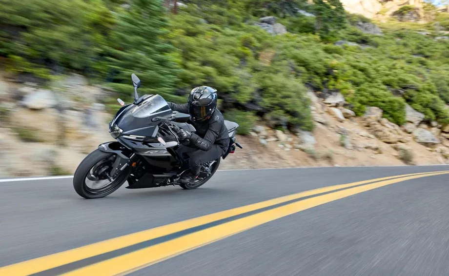 Yamaha R3, MY 2026 - Midnight Black