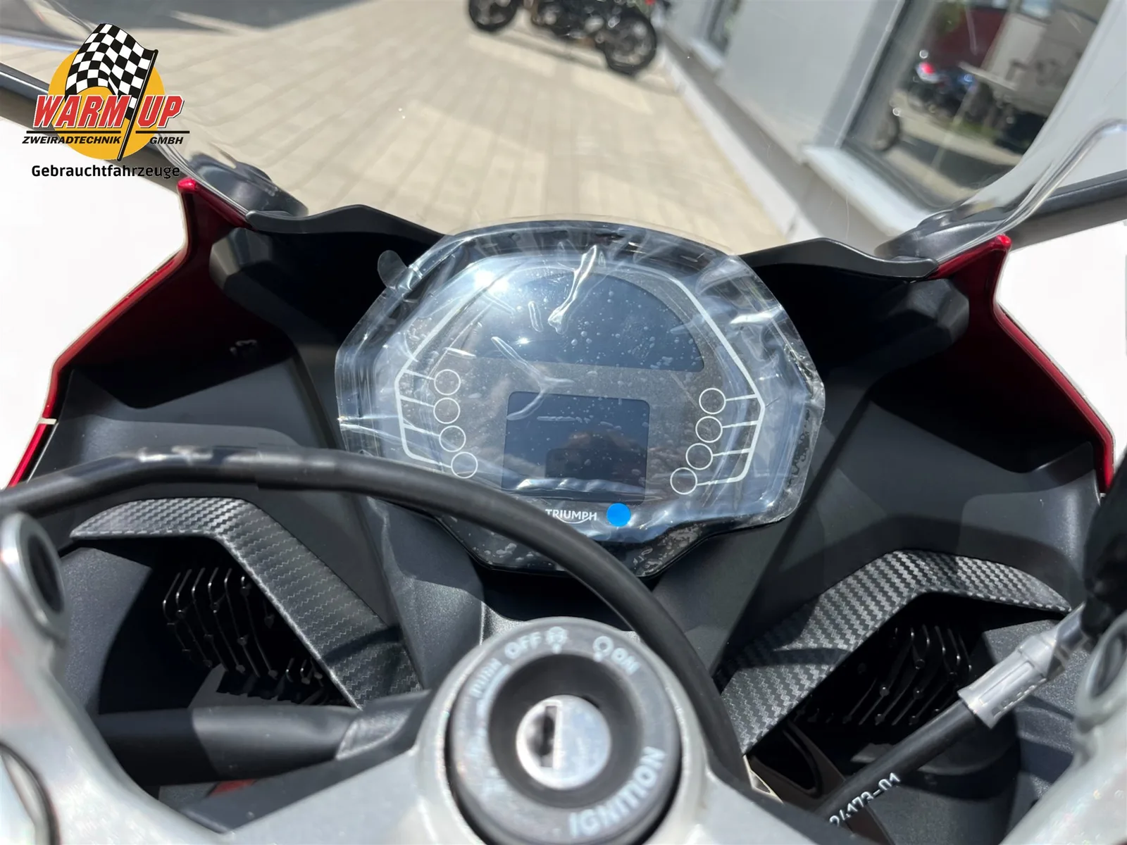 Triumph Daytona 660 Mit sportlichem Komplett-Dekorsatz